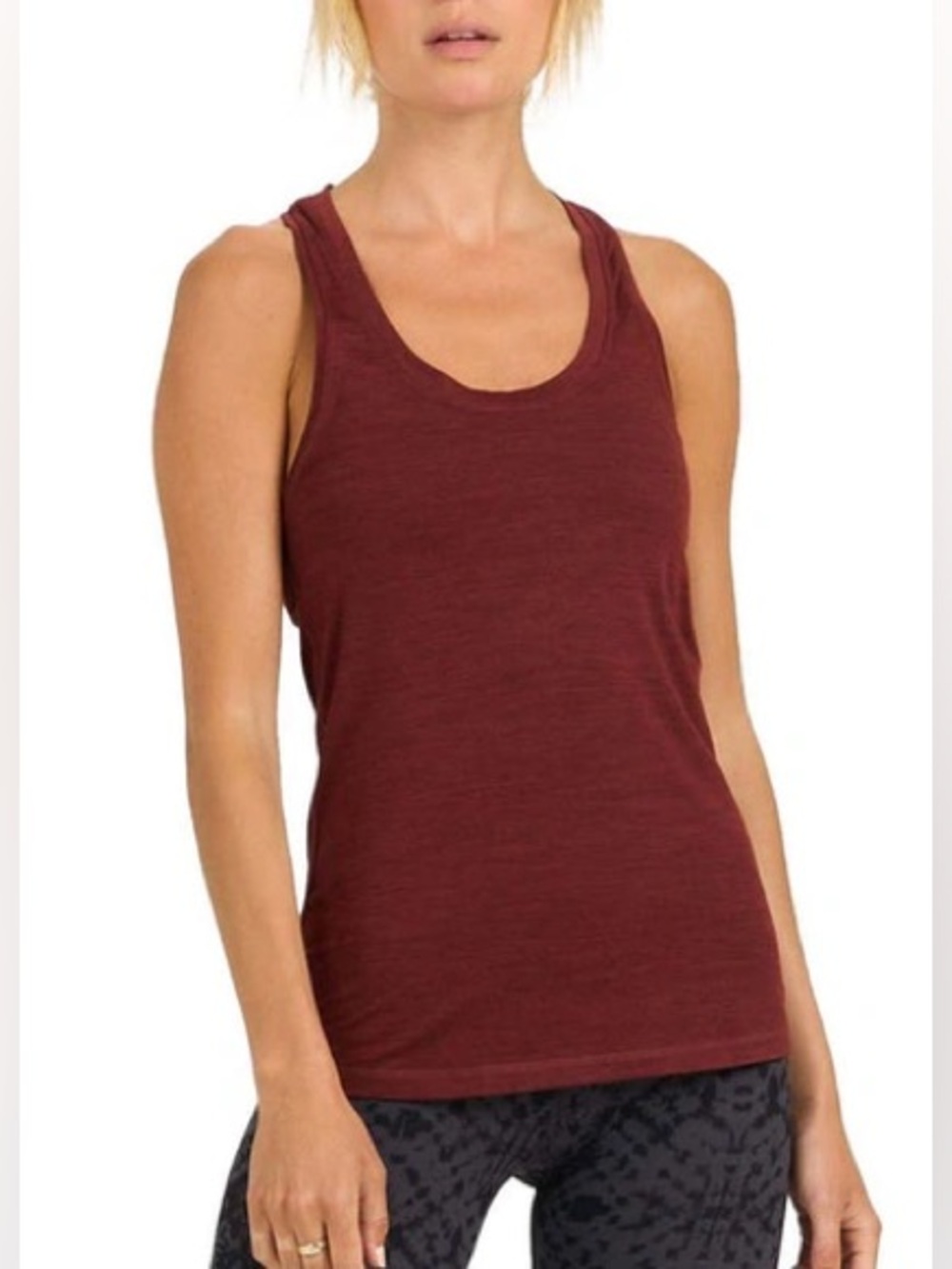 VUORI Lux Performance Tank In Brick Heather Large